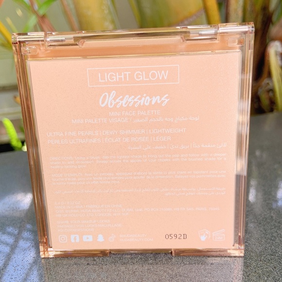 Huda Beauty mini face palette - Picture 7 of 11
